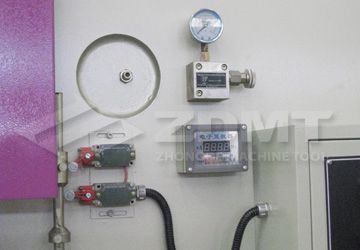 上滑塊行程電動調節(jié)，數(shù)字顯示.jpg