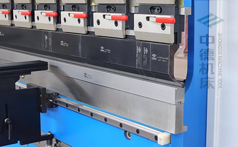 ZDPK-10025分段數(shù)控模具及高精度模具快夾，換模速度快5倍，加高型模托是門業(yè)制造專業(yè)配置.jpg
