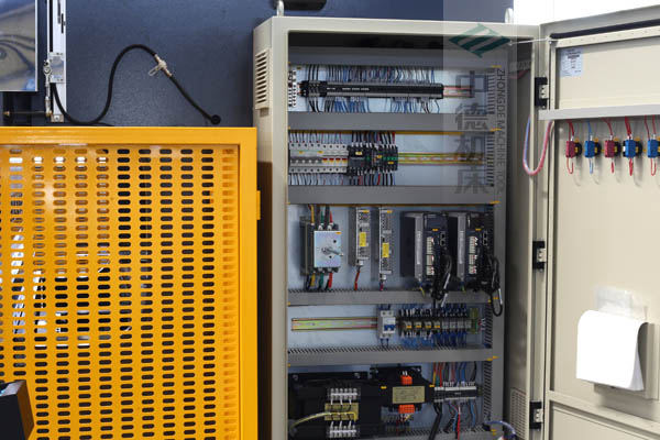 ZDPE8025-ESTUN原廠適配電氣箱總成，抗干擾能力強，電氣運行穩(wěn)定.jpg